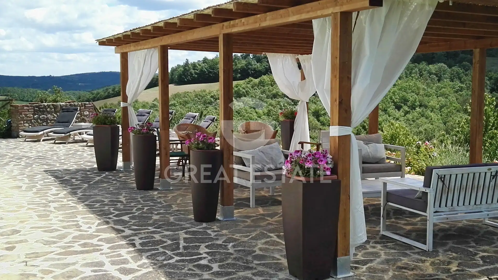 House 1168m² in Italy, Siena. Priced at 2700000€ rent photo-12