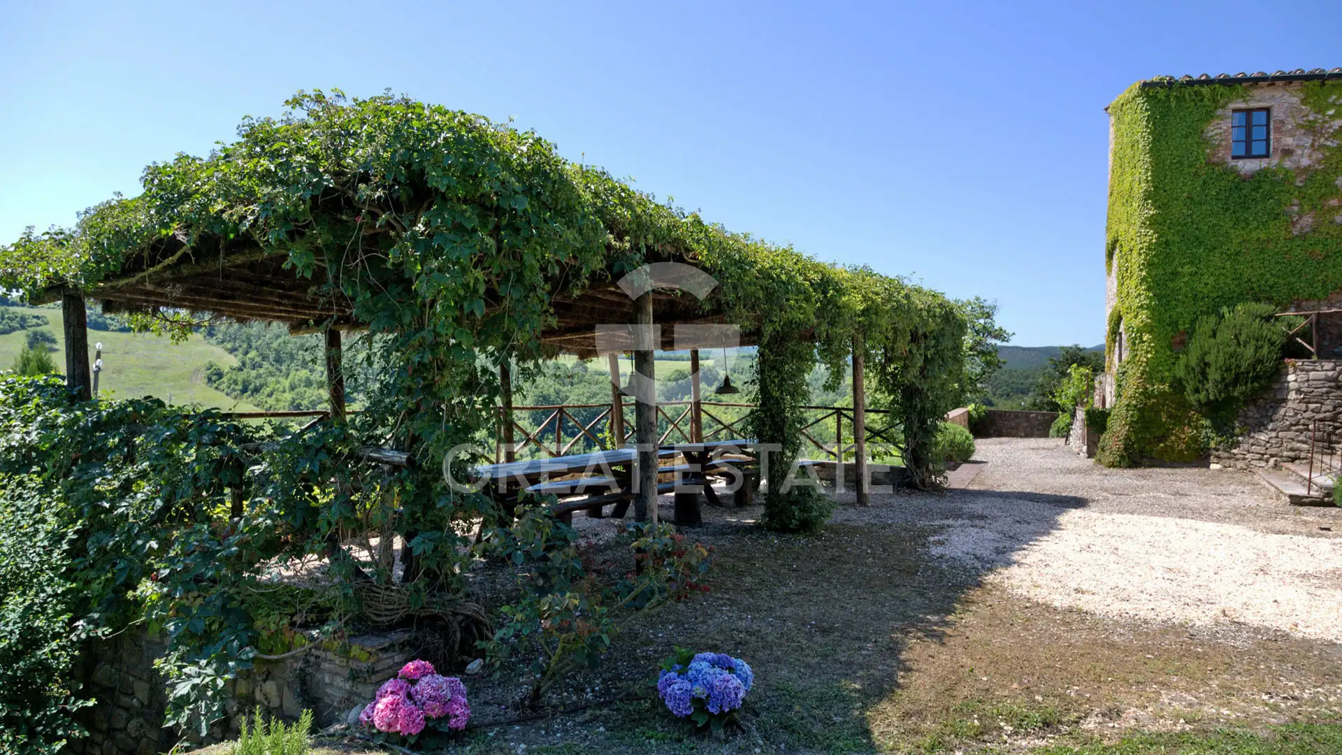 House 1168m² in Italy, Siena. Priced at 2700000€ rent photo-15
