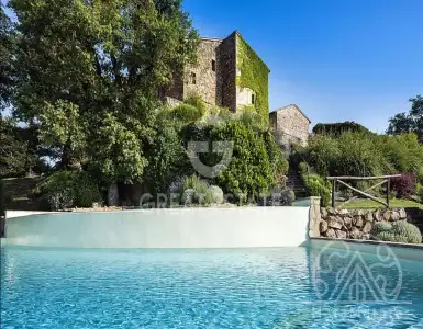 Buy in Italy for 2700000€