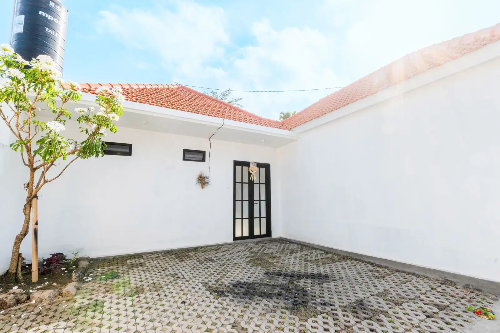 Villa 150m² in Indonesia, Canggu. Priced at 30000$ rent photo-1