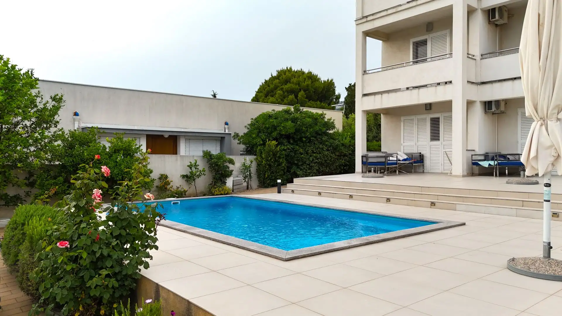 Hotels 400m² in Croatia, Banjol. Priced at 675000€ rent photo-2