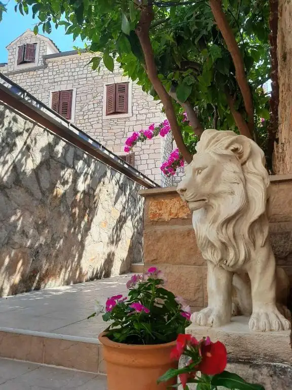 Hotels 450m² in Croatia, Supetar. Priced at 1650000€ rent photo-11