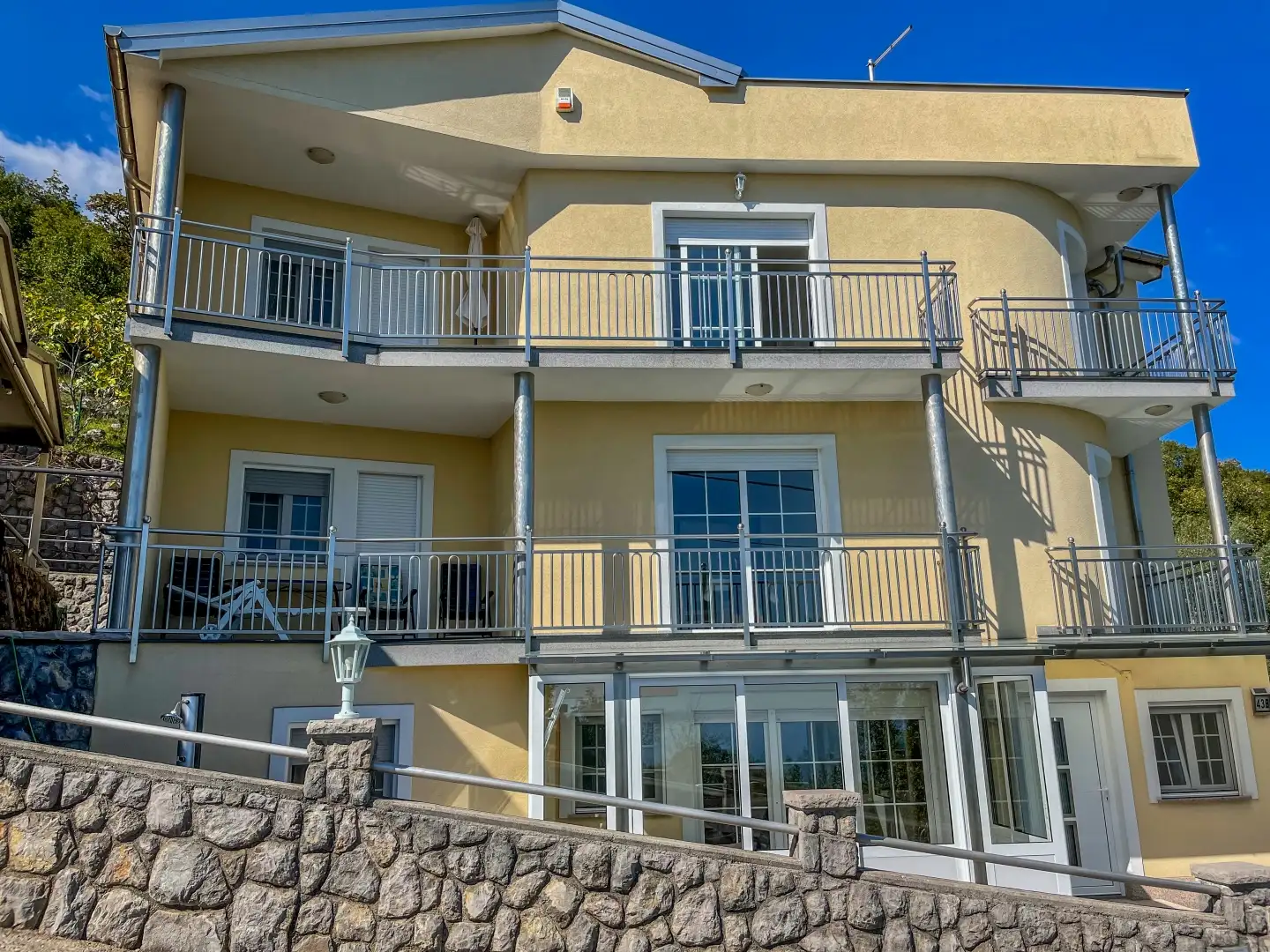 Hotels 210m² in Croatia, Medveja. Priced at 599000€ rent photo-1