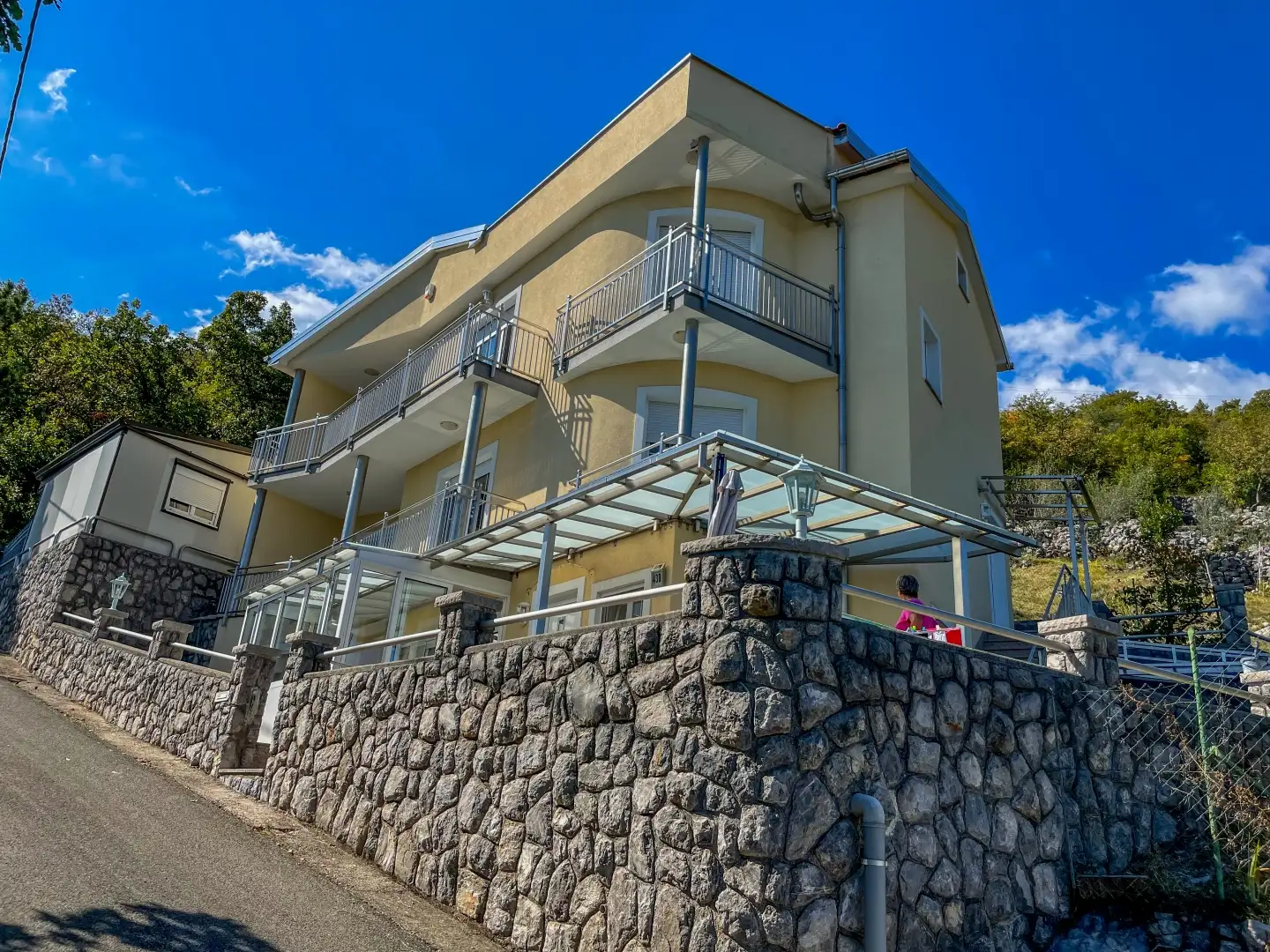 Hotels 210m² in Croatia, Medveja. Priced at 599000€ rent photo-3