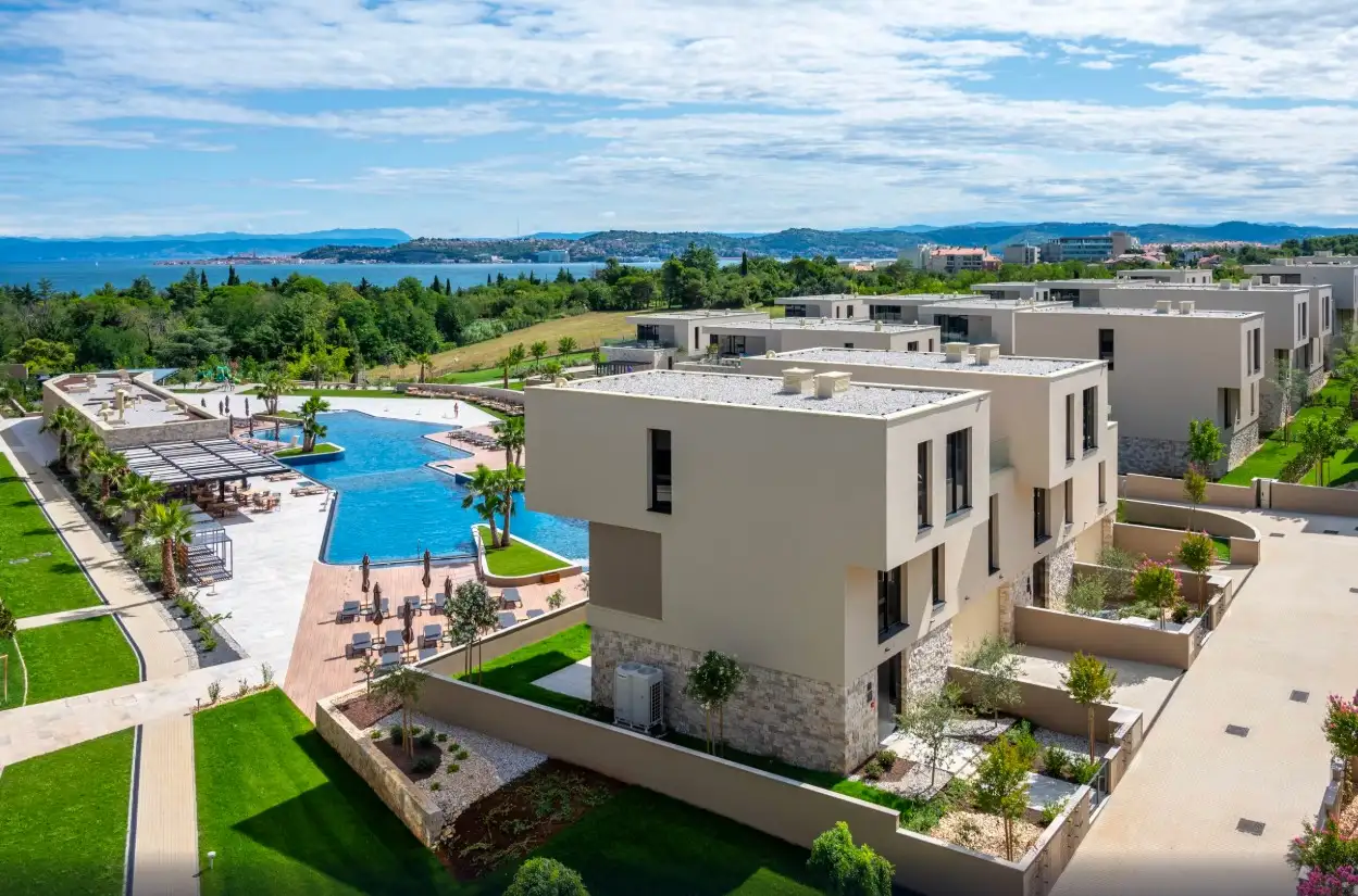 Villa 280m² in Croatia, Savudrija. Priced at 2146407€ rent photo-1