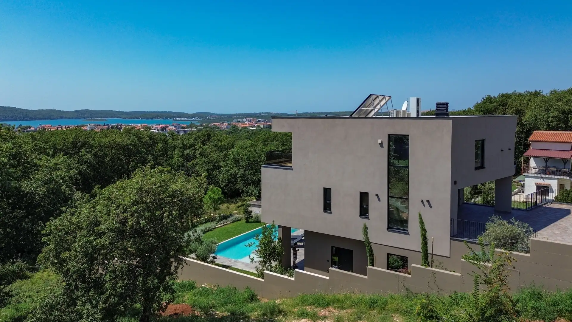 Villa 311m² in Croatia, Medulin. Priced at 2700000€ rent photo-1