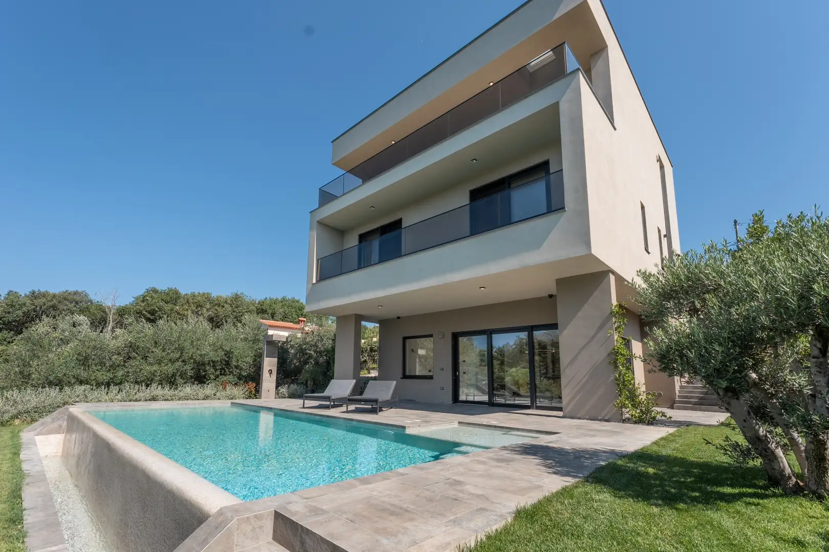 Villa 311m² in Croatia, Medulin. Priced at 2700000€ rent photo-2
