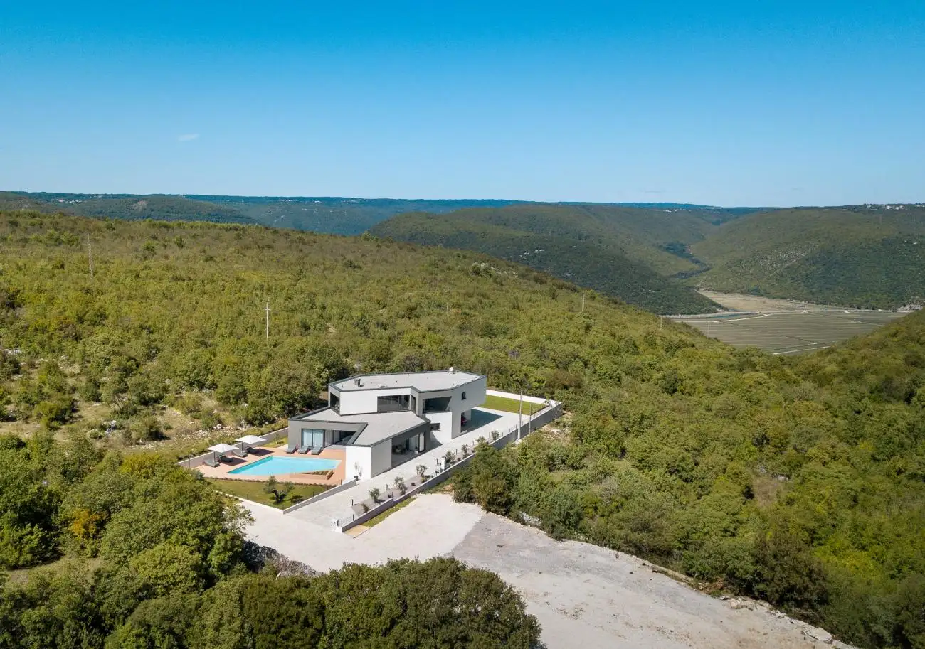 Villa 500m² in Croatia, Labin. Priced at 1765000€ rent photo-12
