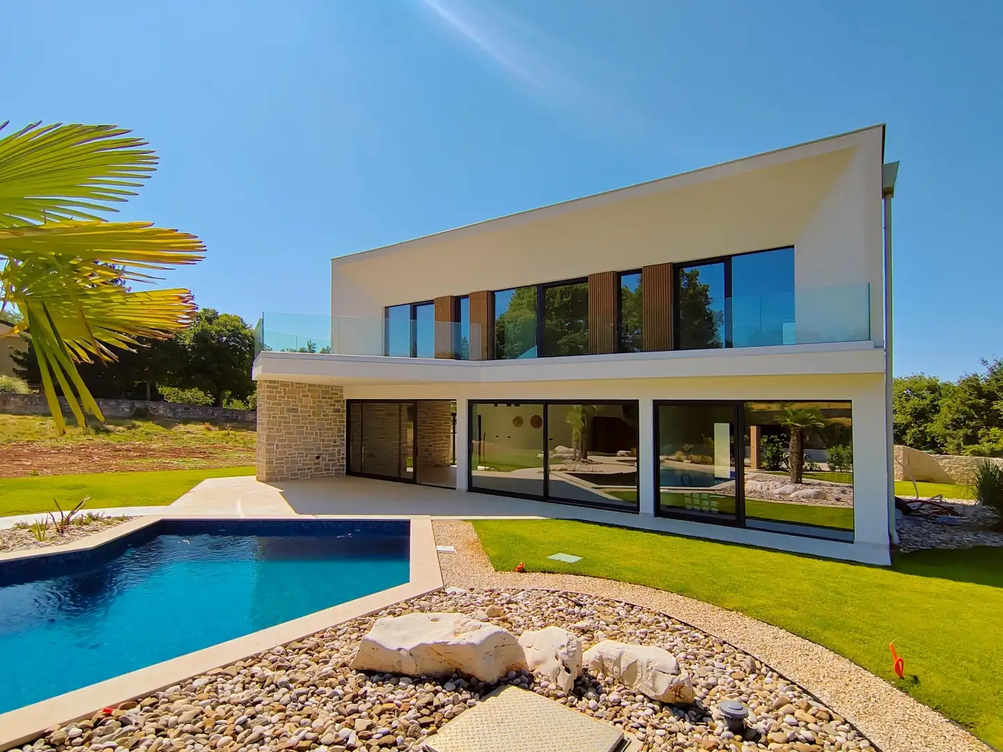 Villa 220m² in Croatia, Tinjan. Priced at 1170000€ rent photo-1
