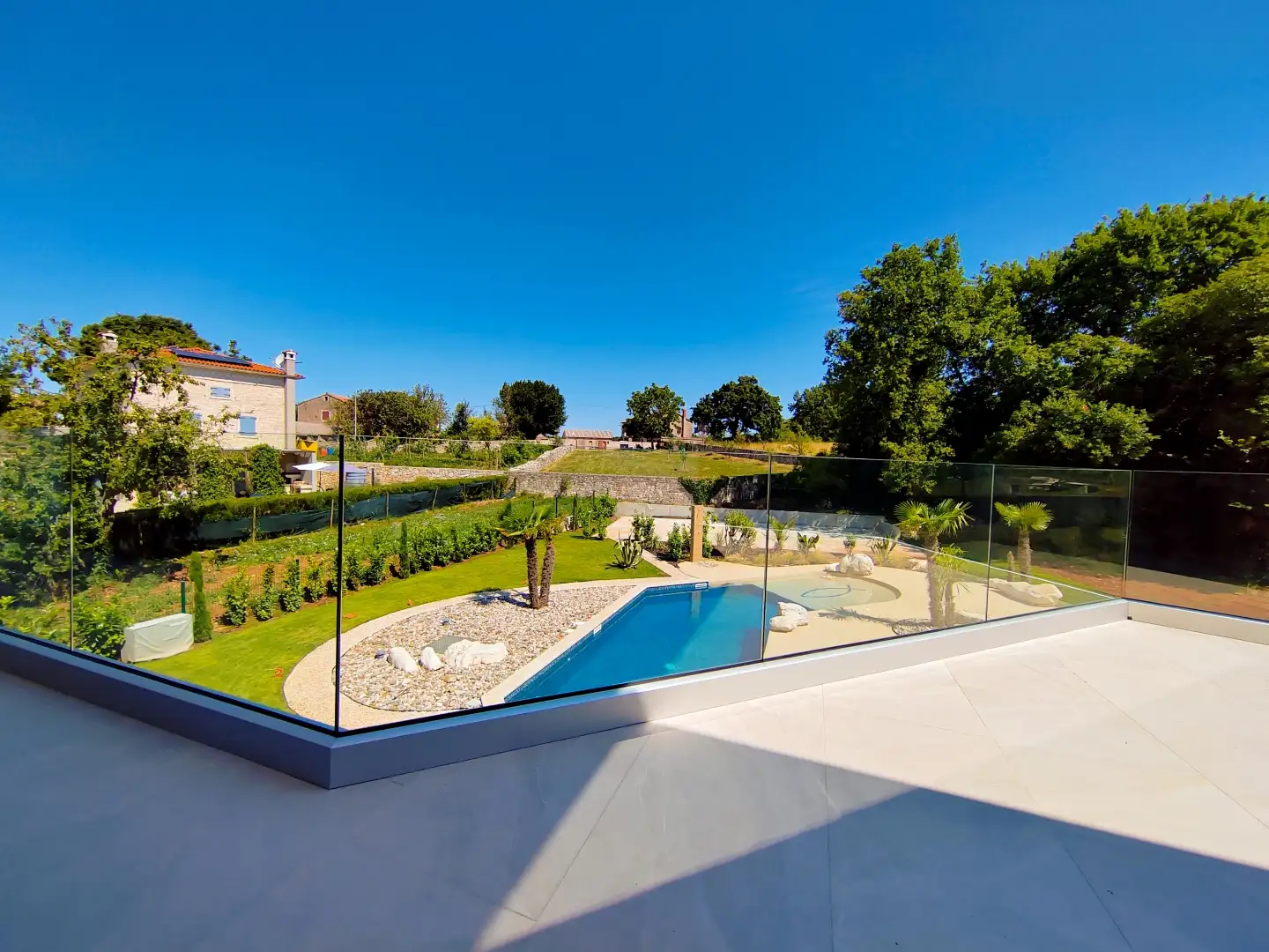 Villa 220m² in Croatia, Tinjan. Priced at 1170000€ rent photo-3