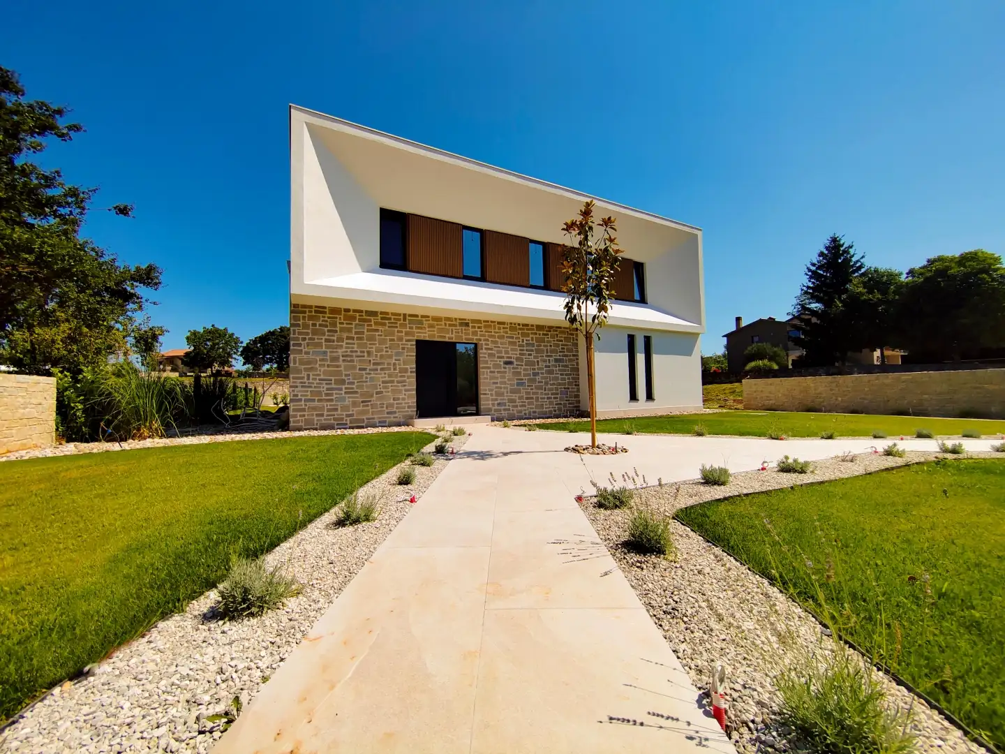 Villa 220m² in Croatia, Tinjan. Priced at 1170000€ rent photo-5
