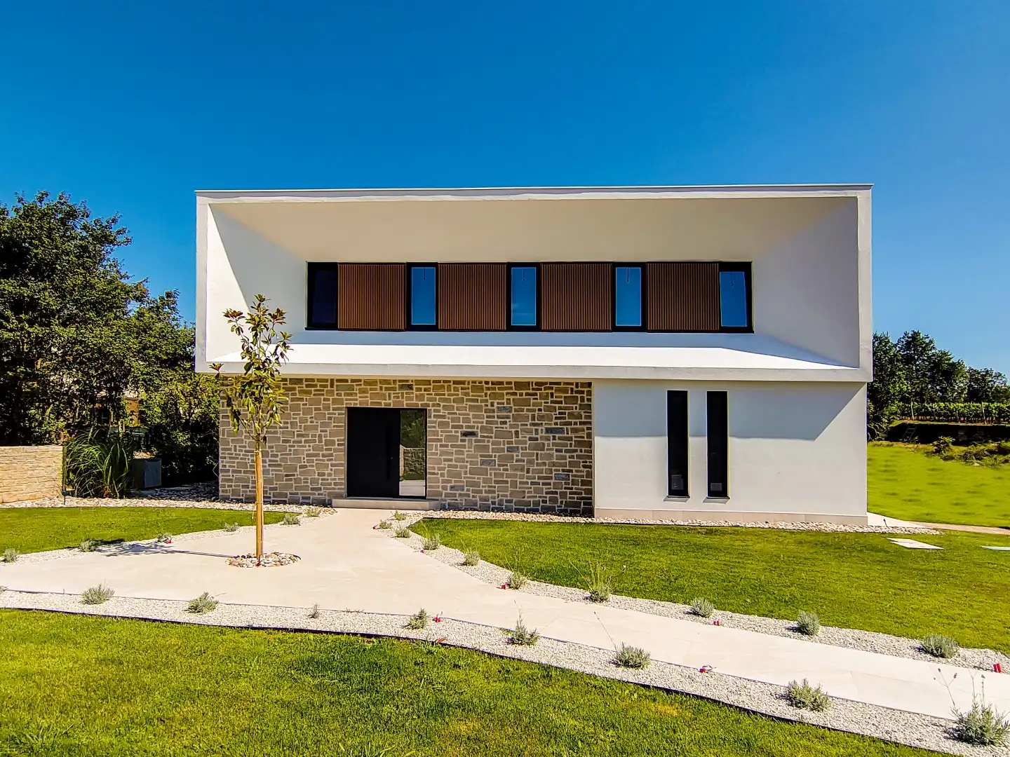 Villa 220m² in Croatia, Tinjan. Priced at 1170000€ rent photo-6