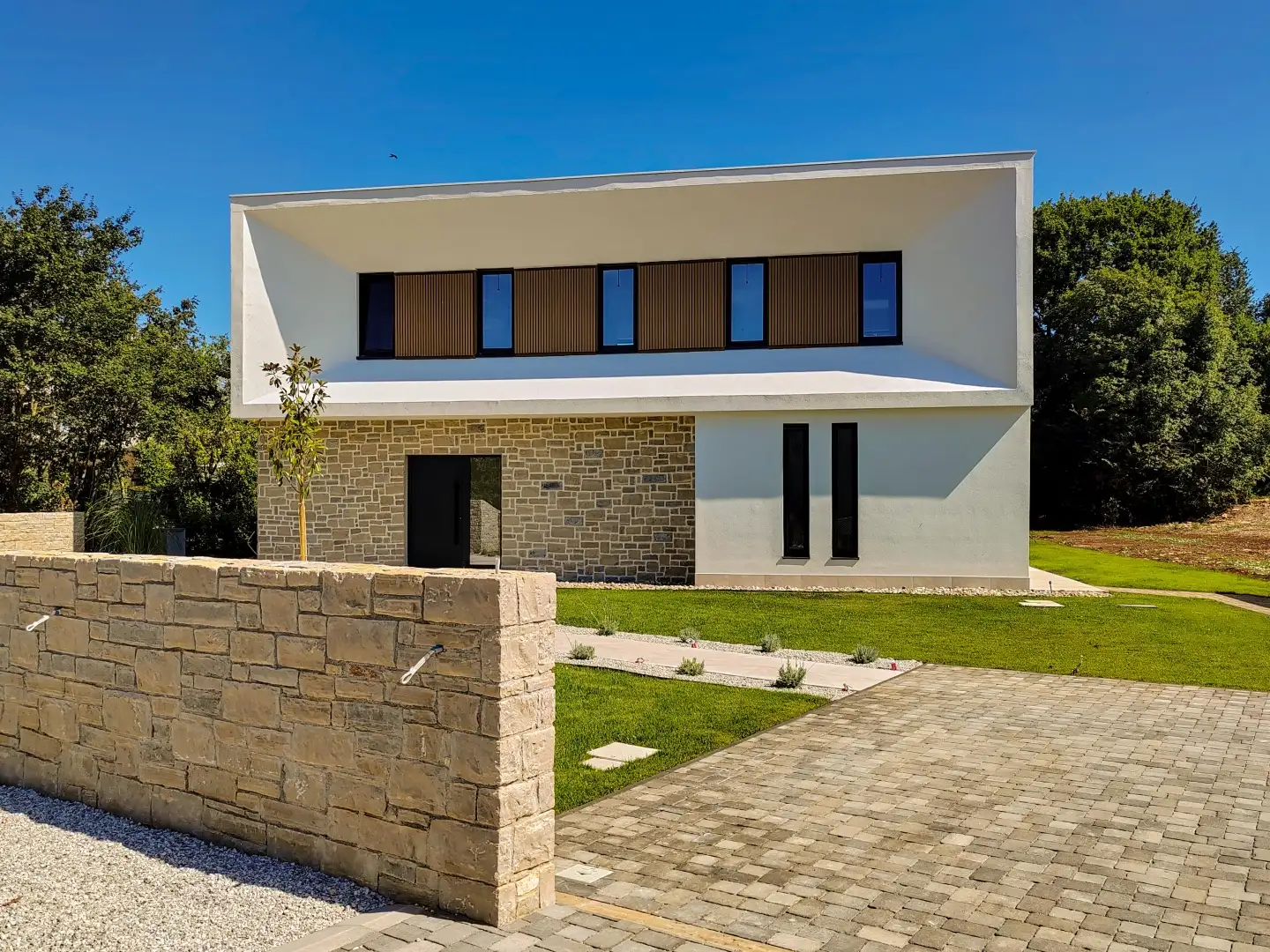 Villa 220m² in Croatia, Tinjan. Priced at 1170000€ rent photo-7