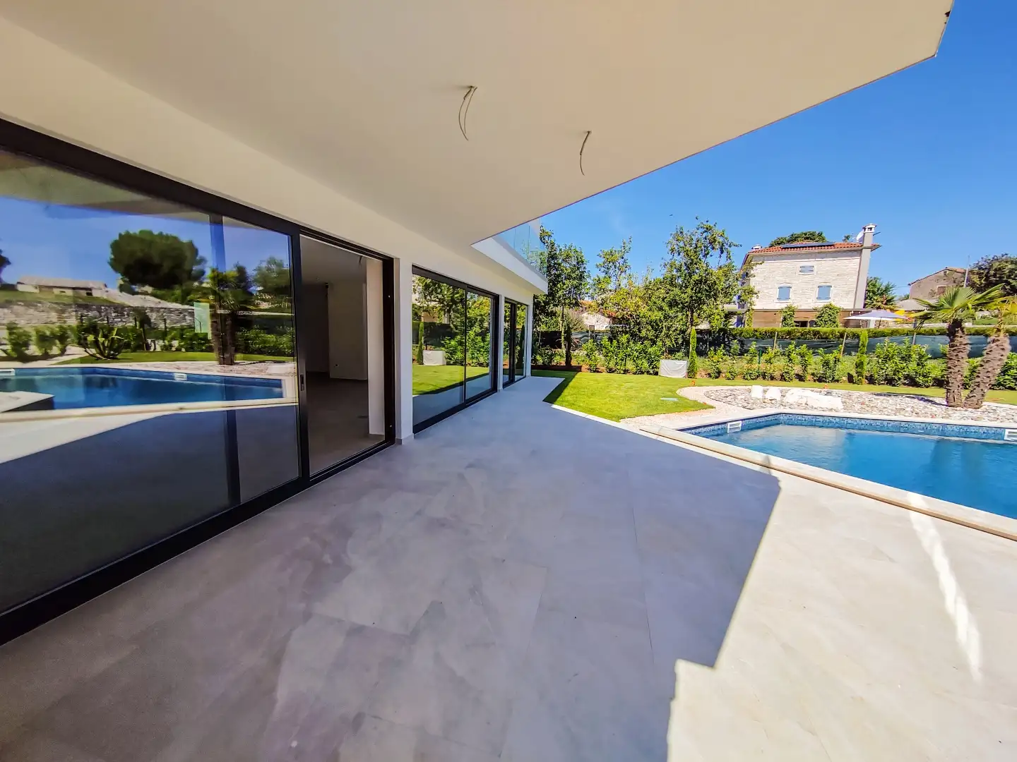 Villa 220m² in Croatia, Tinjan. Priced at 1170000€ rent photo-11
