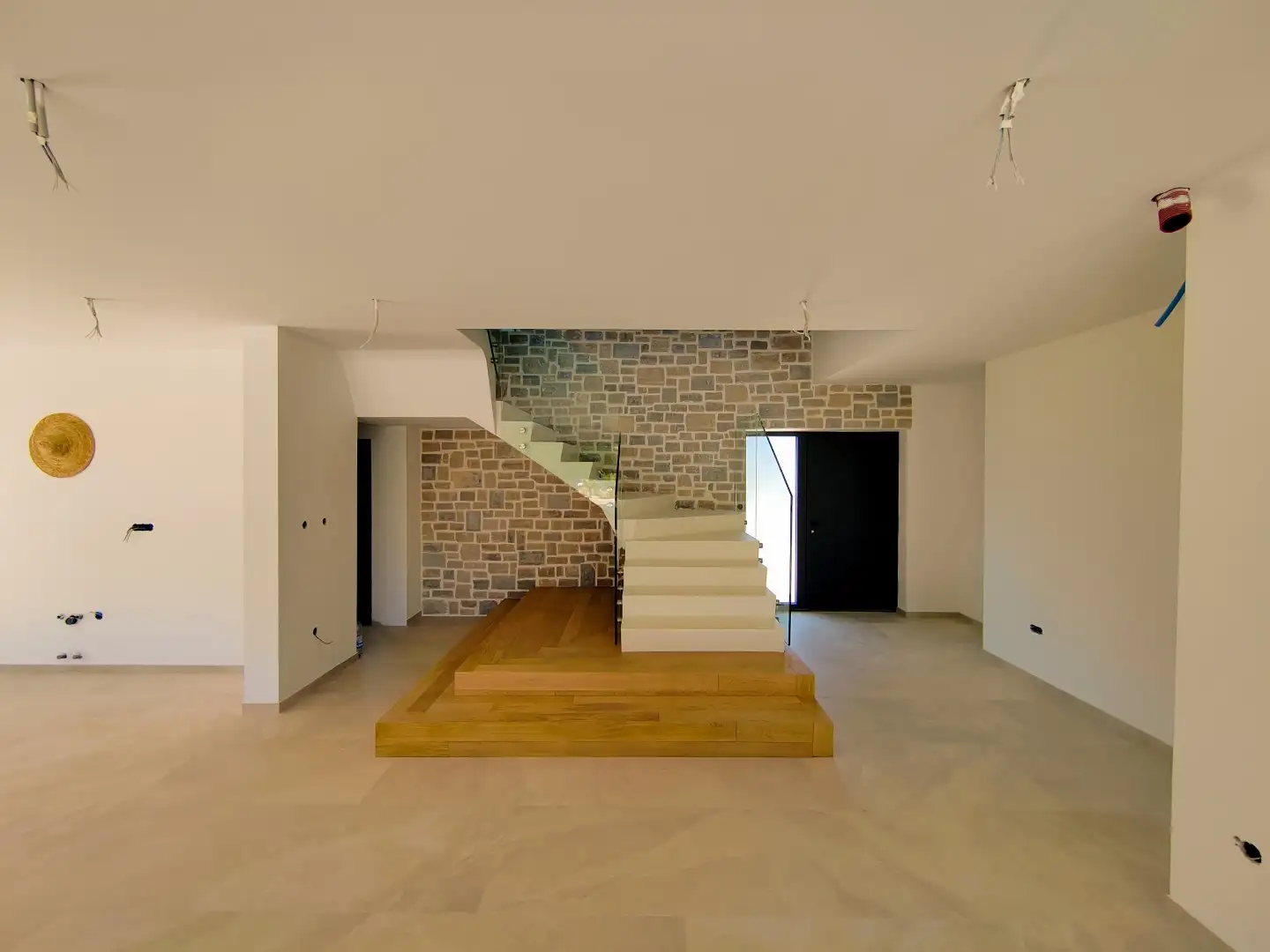 Villa 220m² in Croatia, Tinjan. Priced at 1170000€ rent photo-13