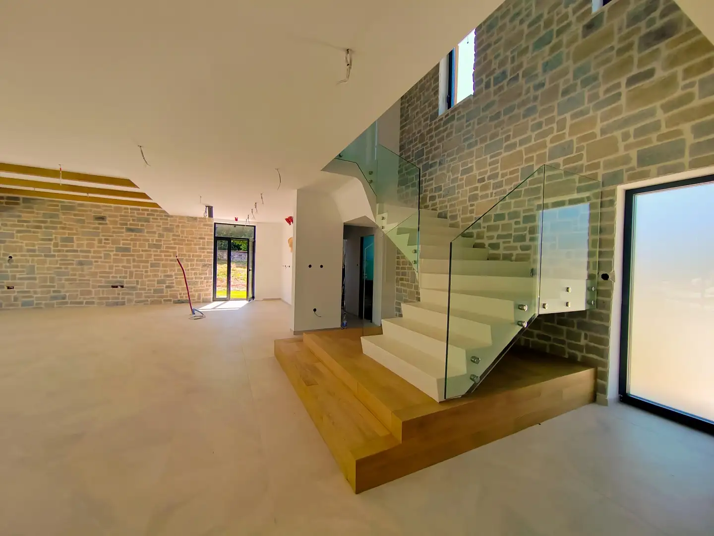 Villa 220m² in Croatia, Tinjan. Priced at 1170000€ rent photo-15