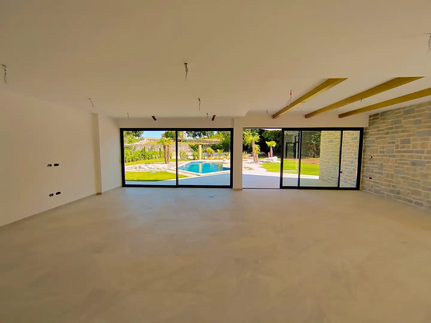 Villa 220m² in Croatia, Tinjan. Priced at 1170000€ rent photo-18