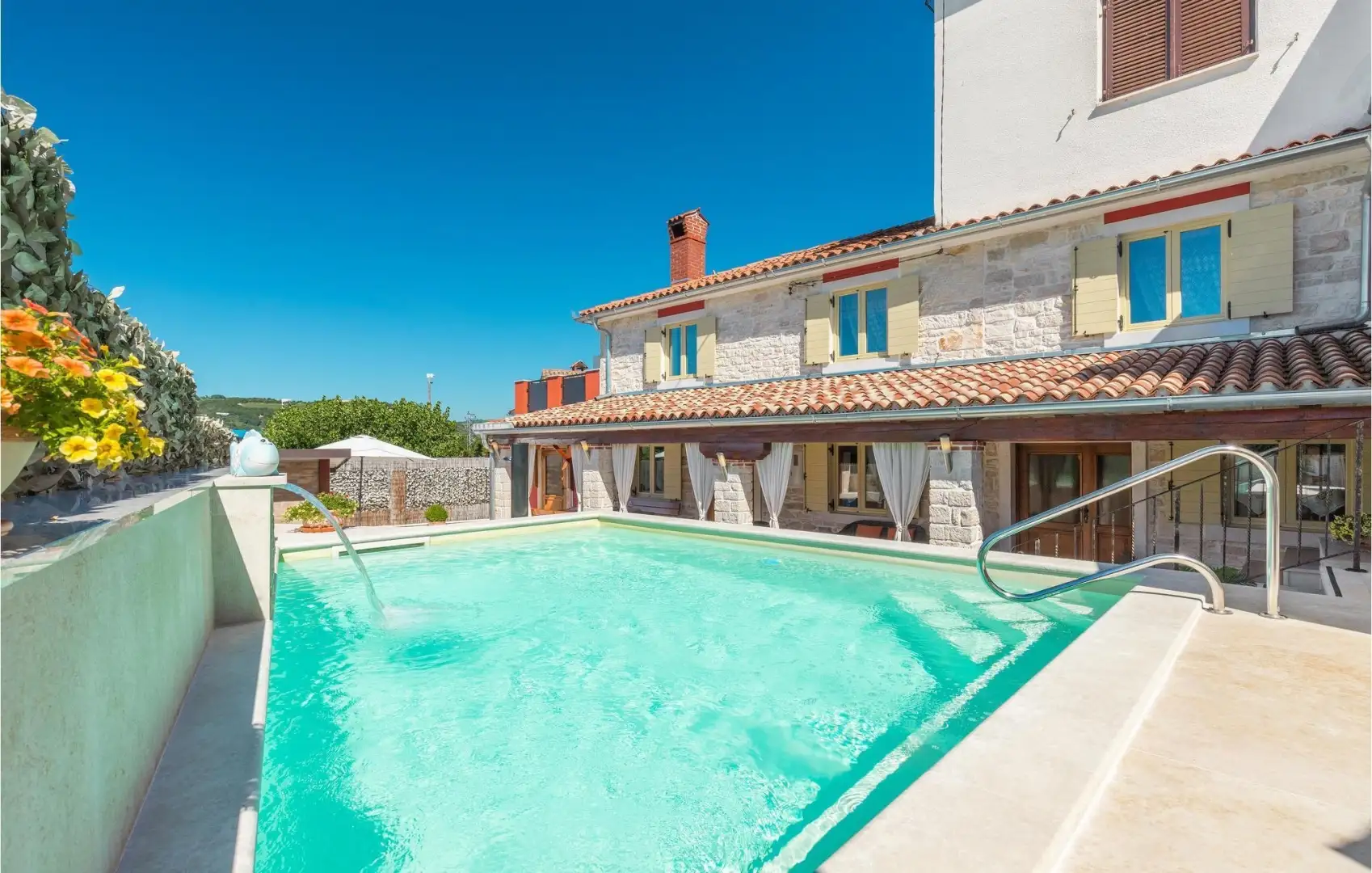 Hotels 597m² in Croatia, Buje. Priced at 790000€ rent photo-2