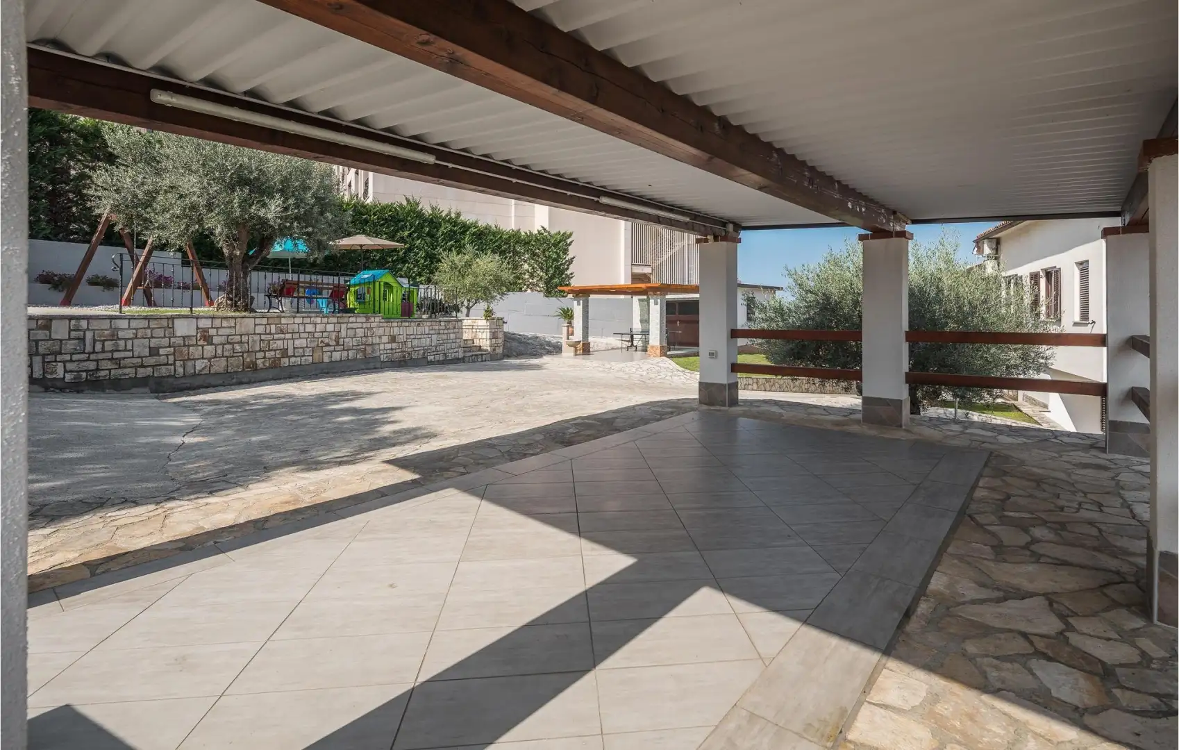Hotels 597m² in Croatia, Buje. Priced at 790000€ rent photo-11