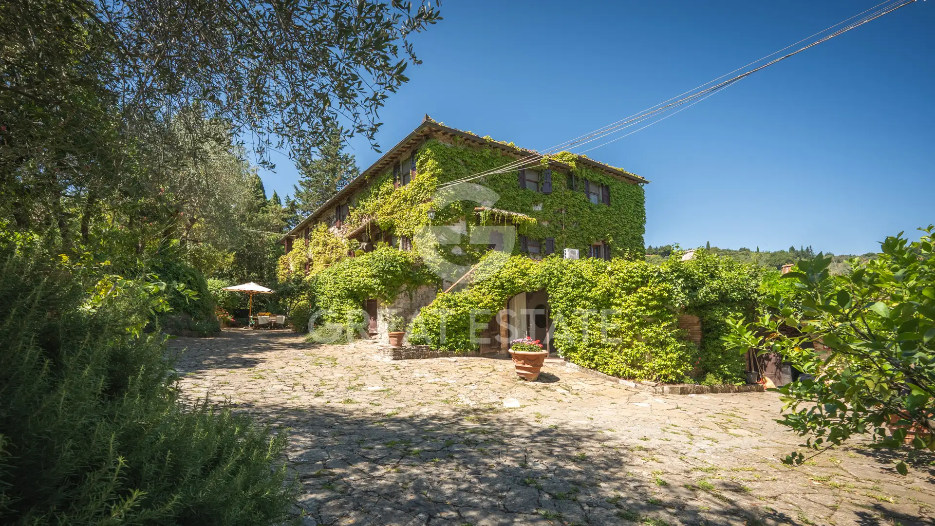 House 1418m² in Italy, Siena. Priced at 2950000€ rent photo-4