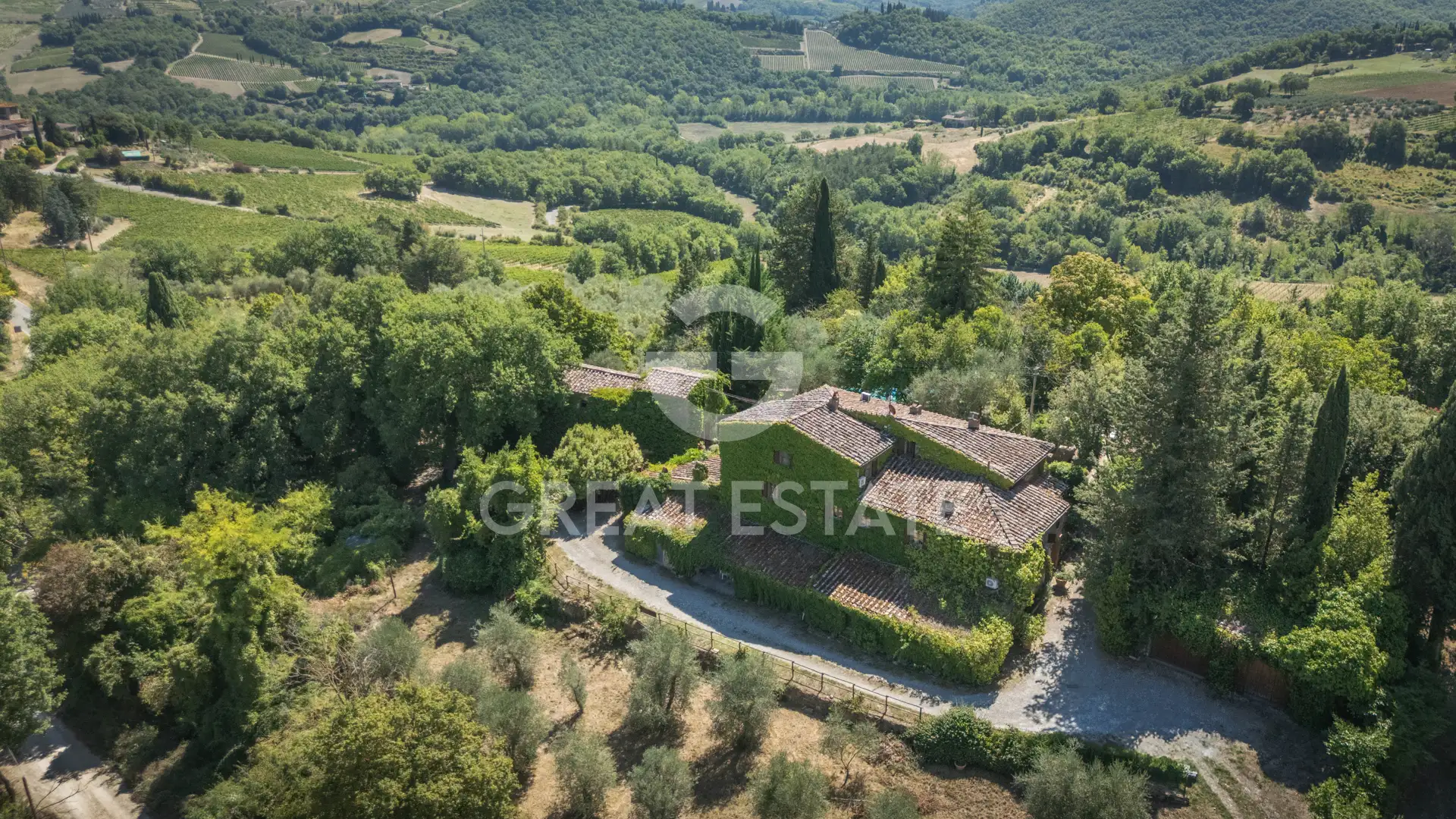 House 1418m² in Italy, Siena. Priced at 2950000€ rent photo-5