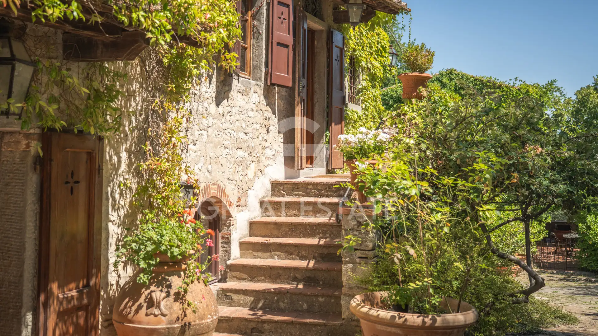 House 1418m² in Italy, Siena. Priced at 2950000€ rent photo-6
