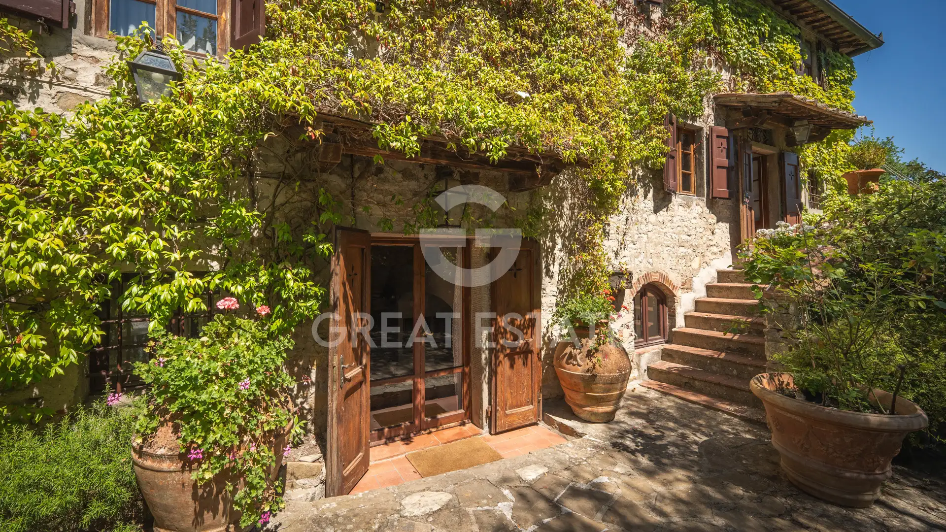 House 1418m² in Italy, Siena. Priced at 2950000€ rent photo-8