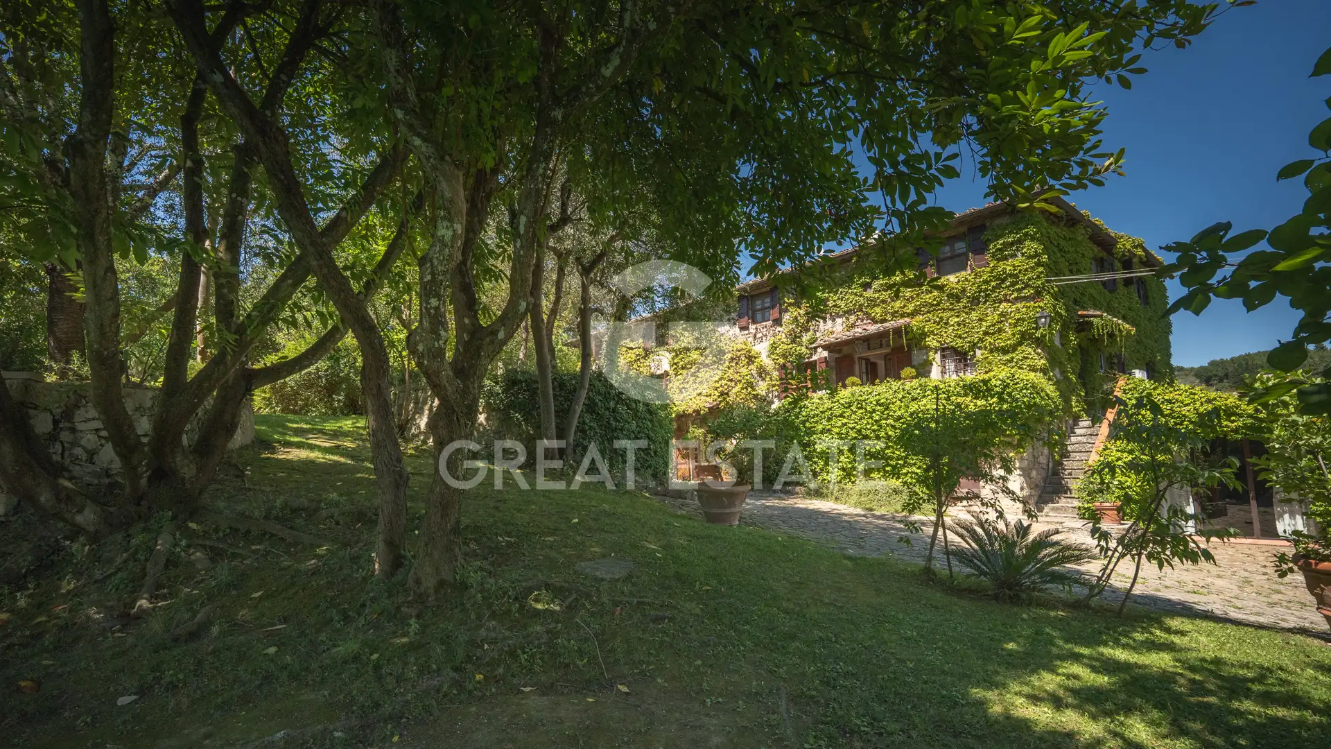 House 1418m² in Italy, Siena. Priced at 2950000€ rent photo-10