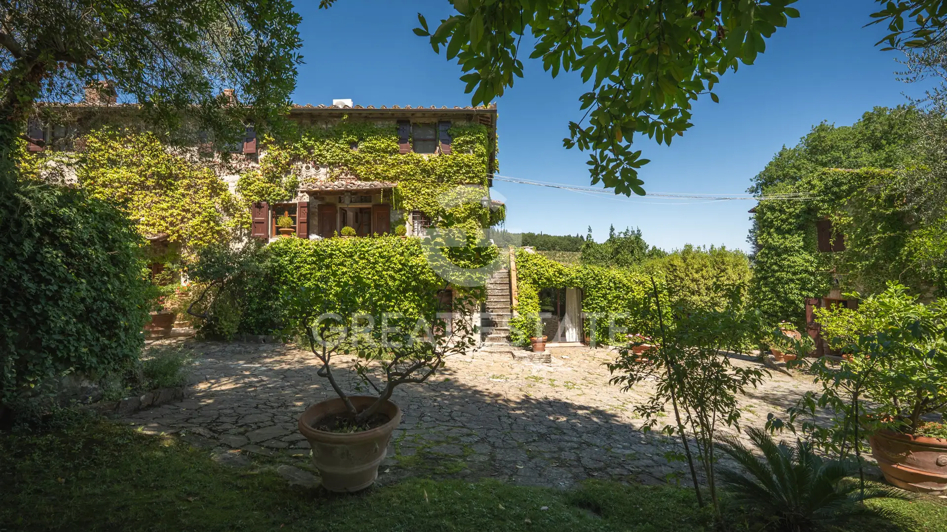 House 1418m² in Italy, Siena. Priced at 2950000€ rent photo-11