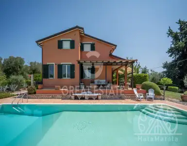 Buy in Italy for 615000€