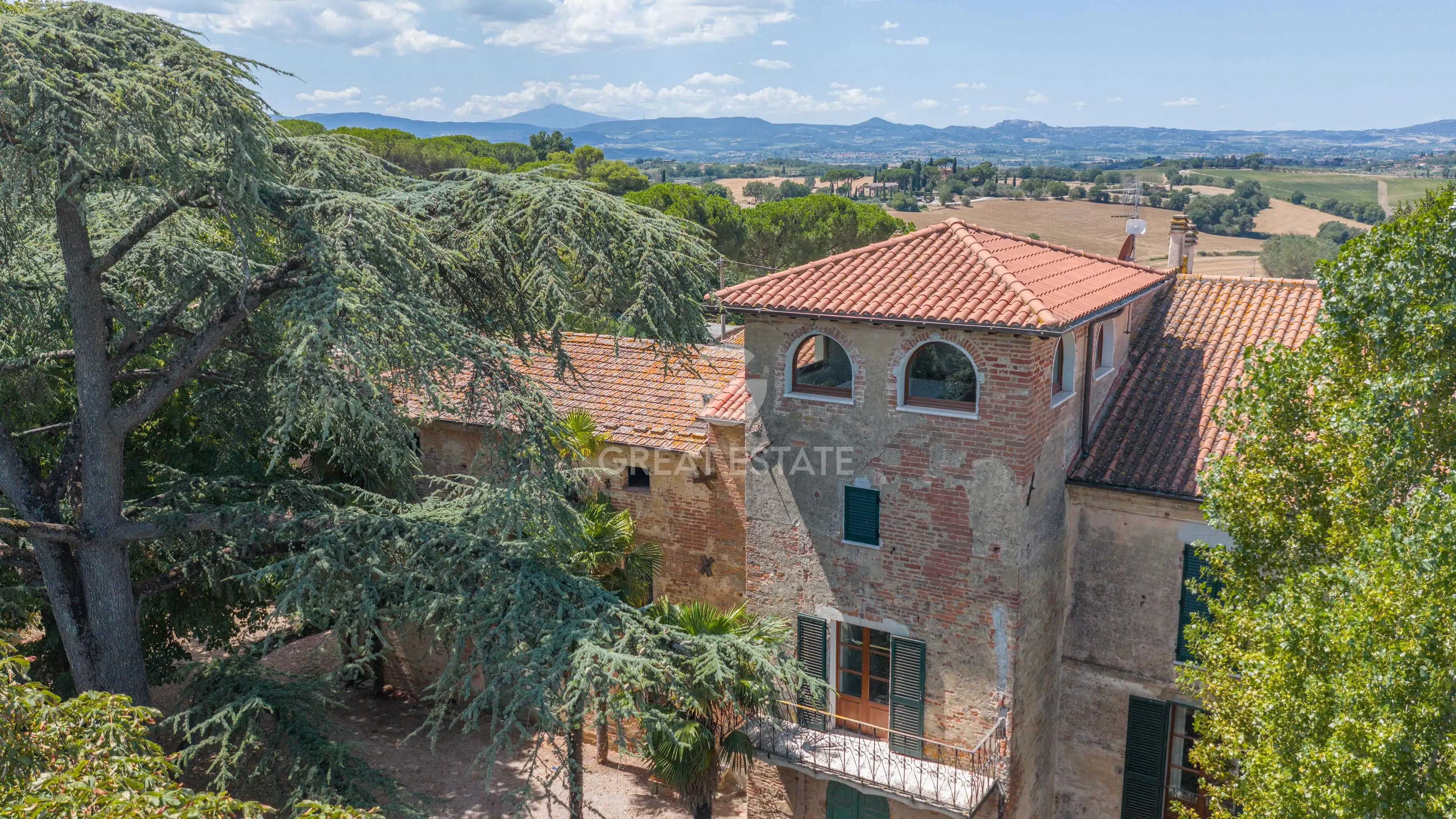 House 567m² in Italy, Perugia. Priced at 520000€ rent photo-1