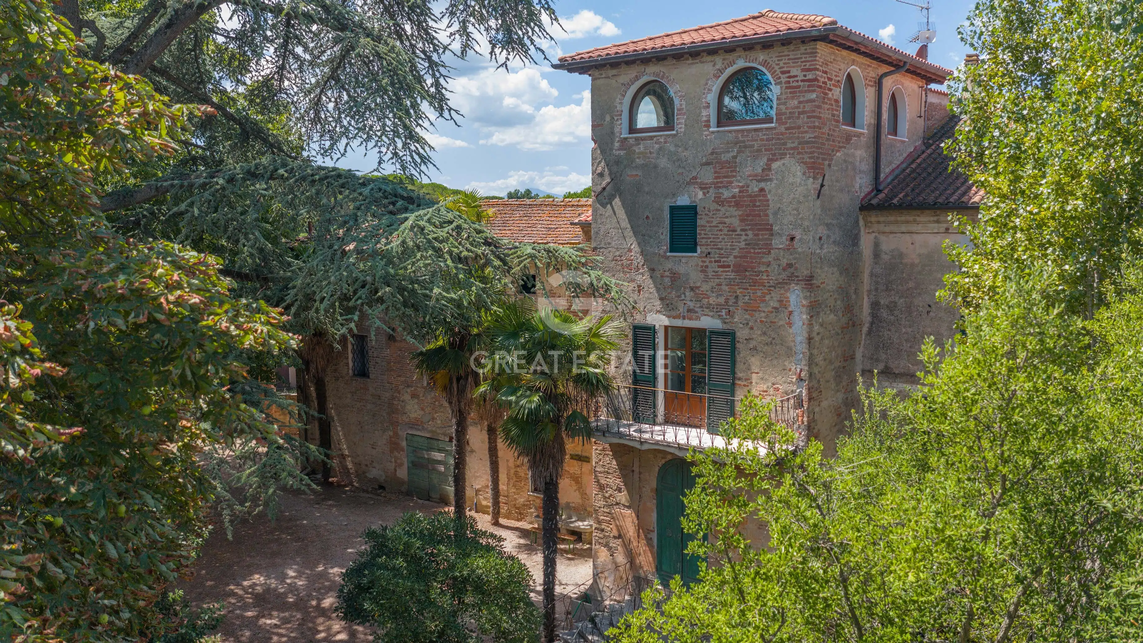 House 567m² in Italy, Perugia. Priced at 520000€ rent photo-3