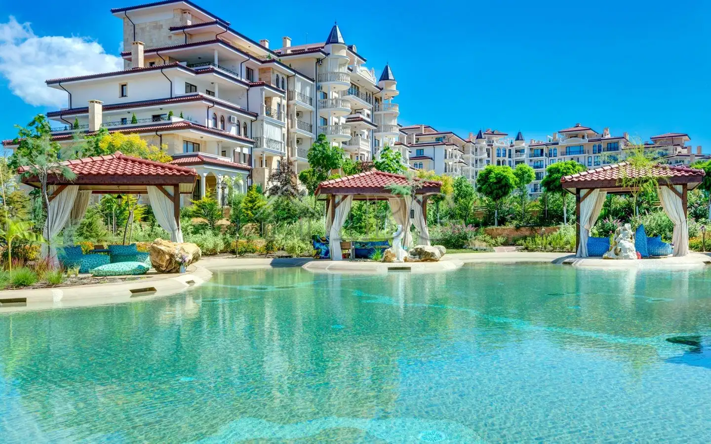 Flat 135m² in Bulgaria, Nessebar. Priced at 245000€ rent photo-1