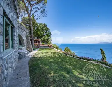 Buy in Italy for 3900000€