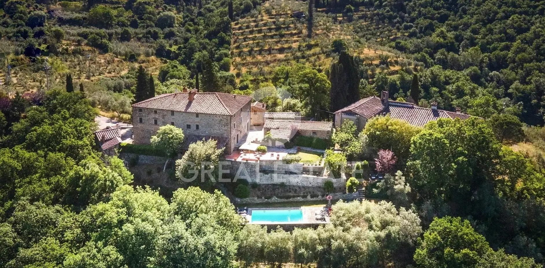 House 1569m² in Italy, Arezzo. Priced at 1980000€ rent photo-1