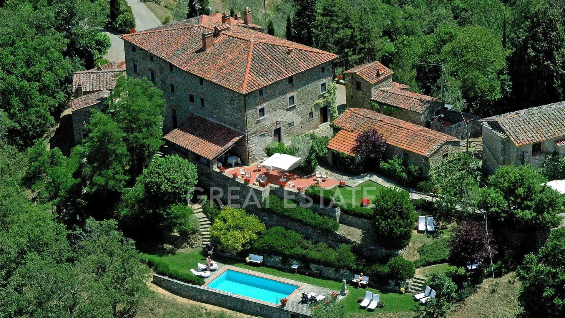 House 1569m² in Italy, Arezzo. Priced at 1980000€ rent photo-2