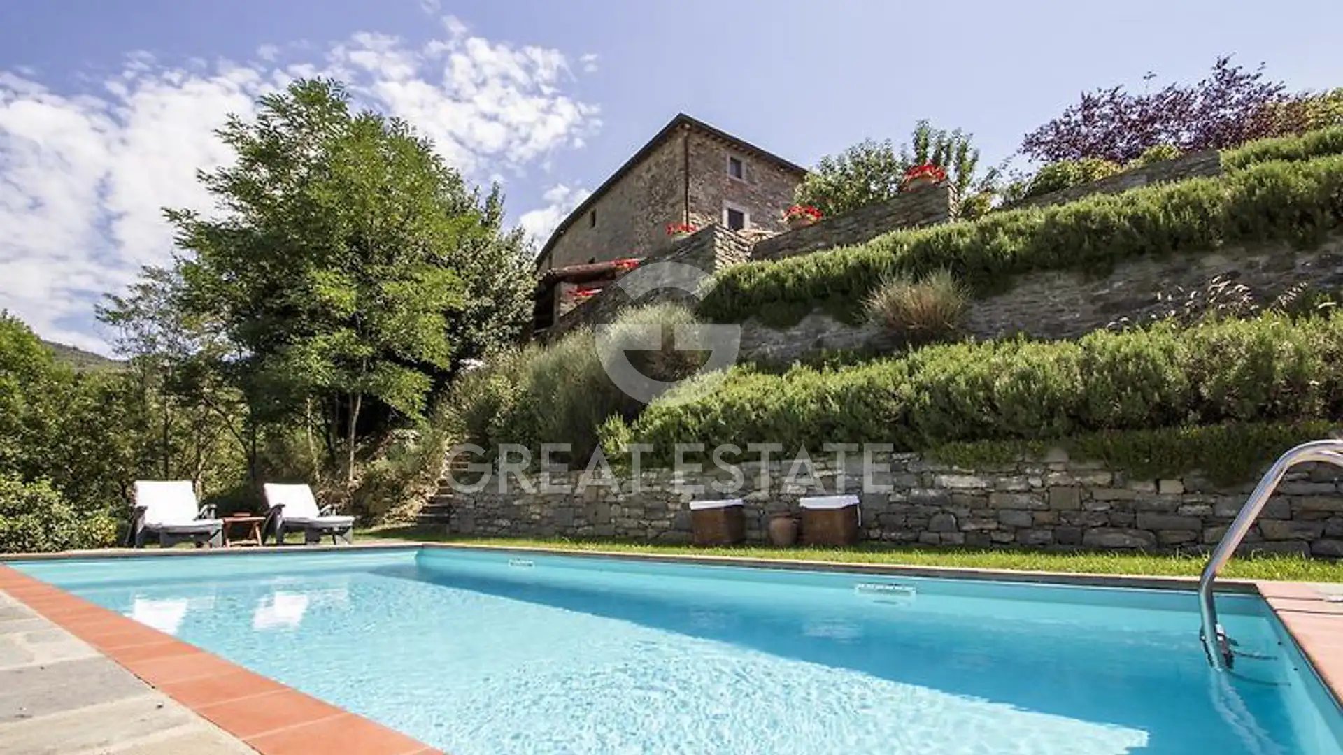 House 1569m² in Italy, Arezzo. Priced at 1980000€ rent photo-3