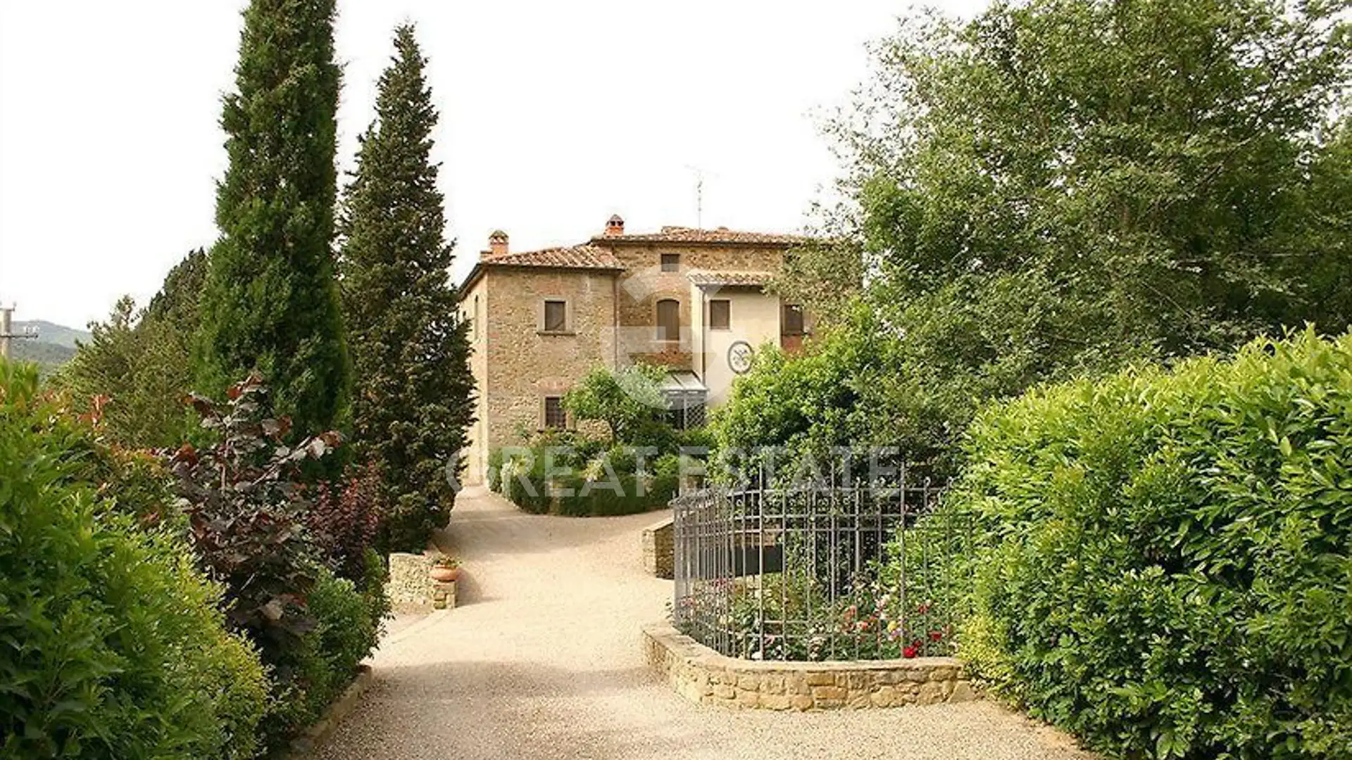 House 1569m² in Italy, Arezzo. Priced at 1980000€ rent photo-4