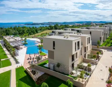 Buy in Croatia for 2844387€