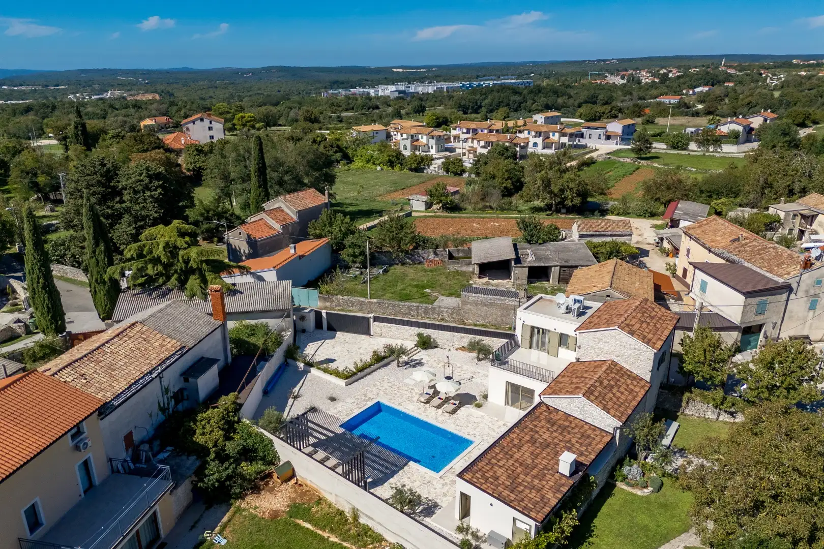 Villa 135m² in Croatia, Kanfanar. Priced at 540000€ rent photo-4