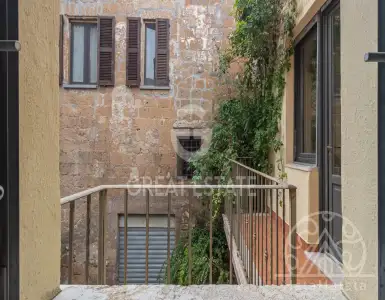 Buy in Italy for 370000€