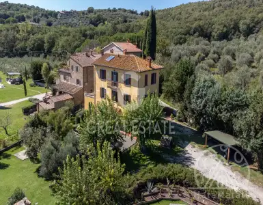 Buy in Italy for 590000€