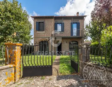 Buy in Italy for 380000€
