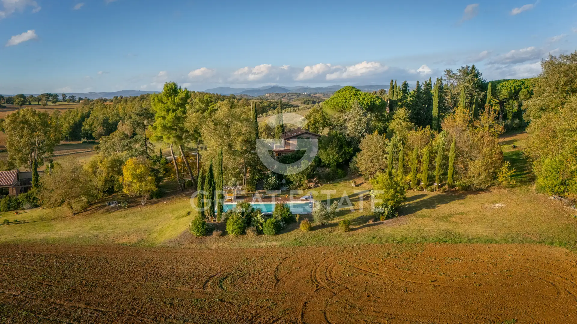 House 600m² in Italy, Grosseto. Priced at 750000€ rent photo-2