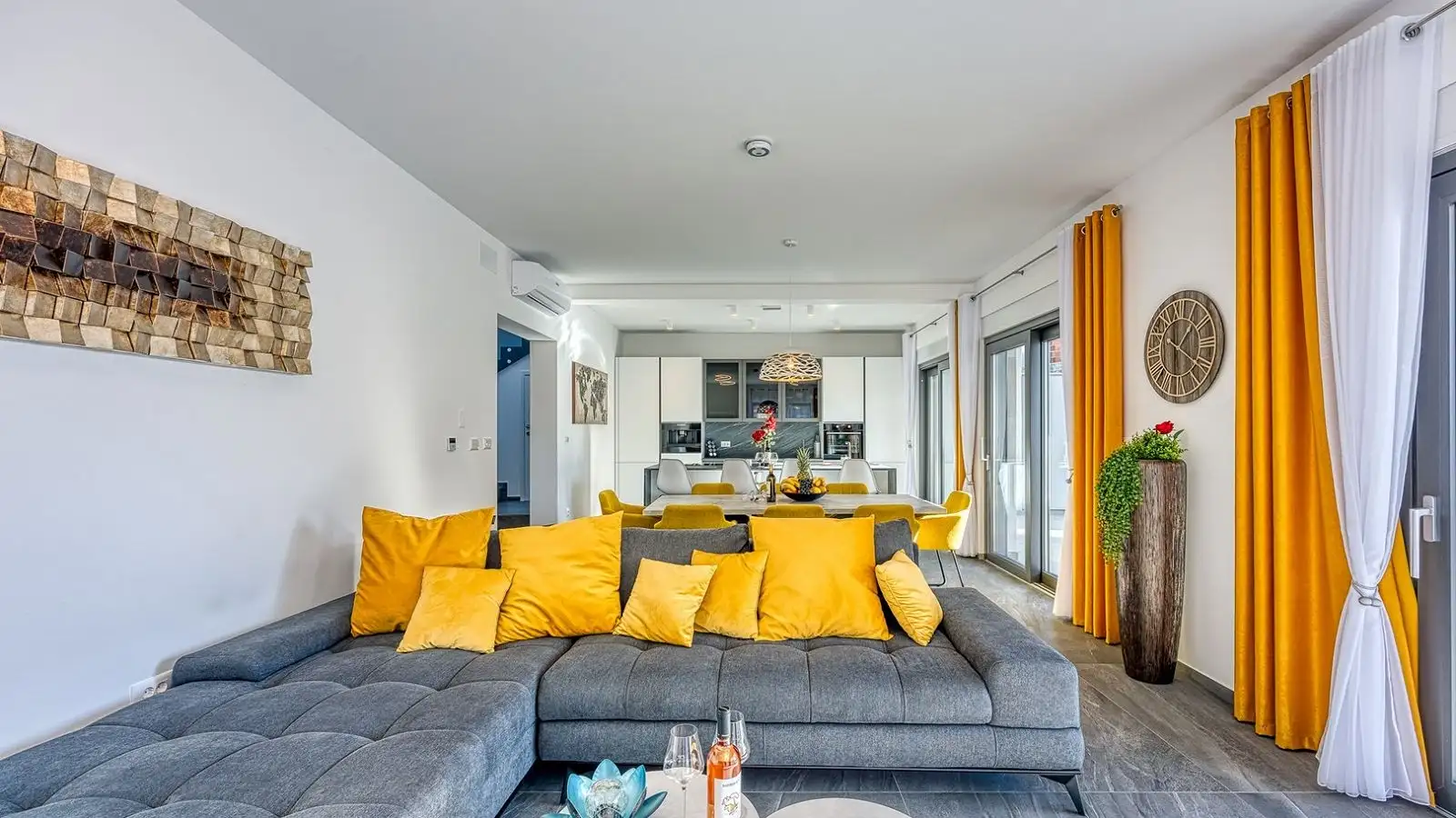 Villa 260m² in Croatia, Vabriga. Priced at 950000€ rent photo-1