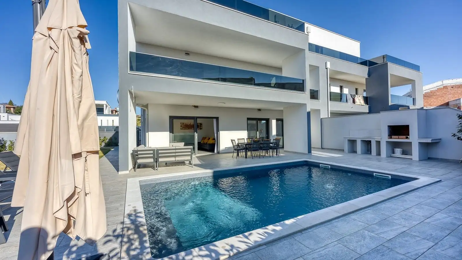 Villa 260m² in Croatia, Vabriga. Priced at 950000€ rent photo-3