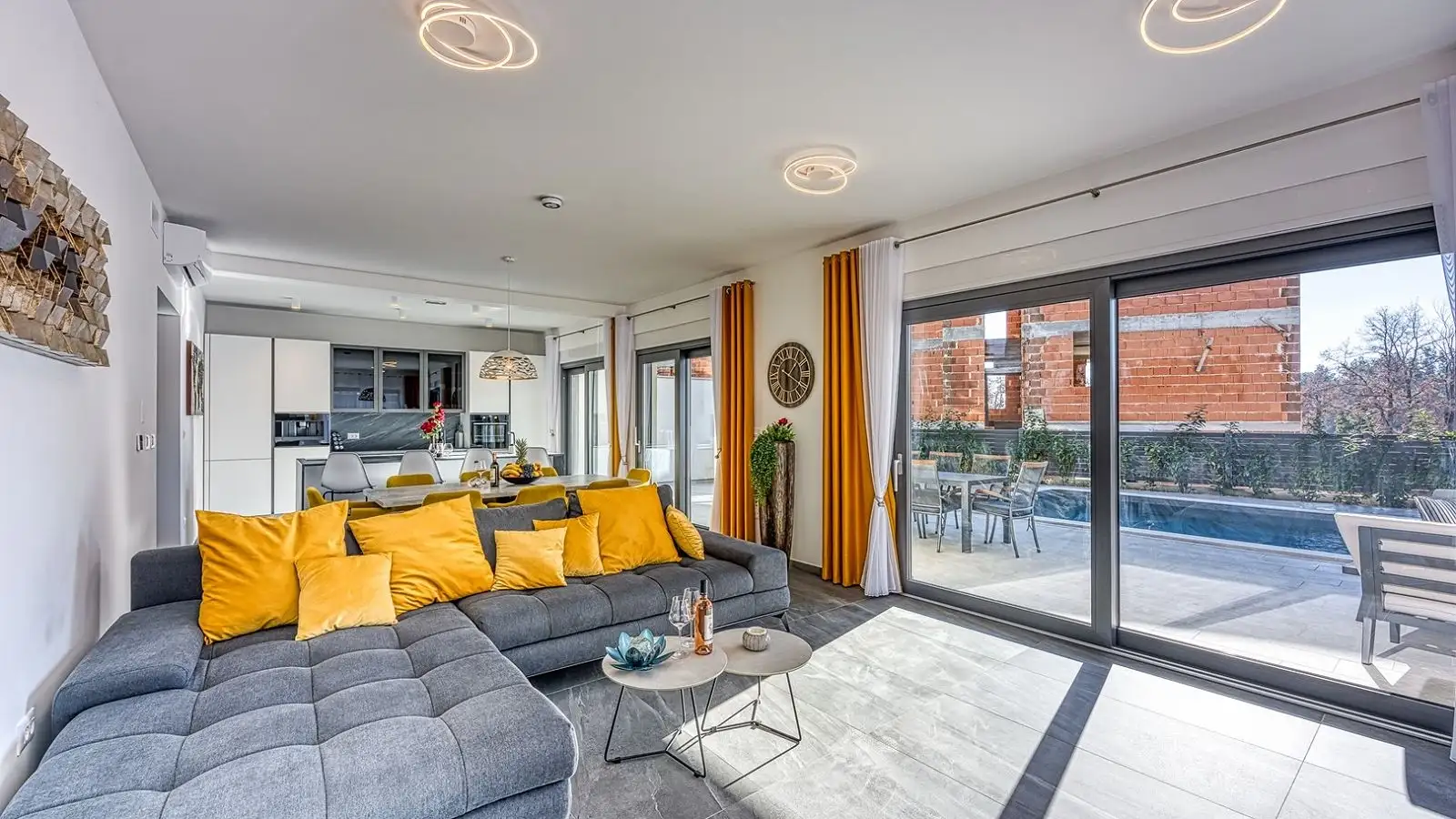 Villa 260m² in Croatia, Vabriga. Priced at 950000€ rent photo-6