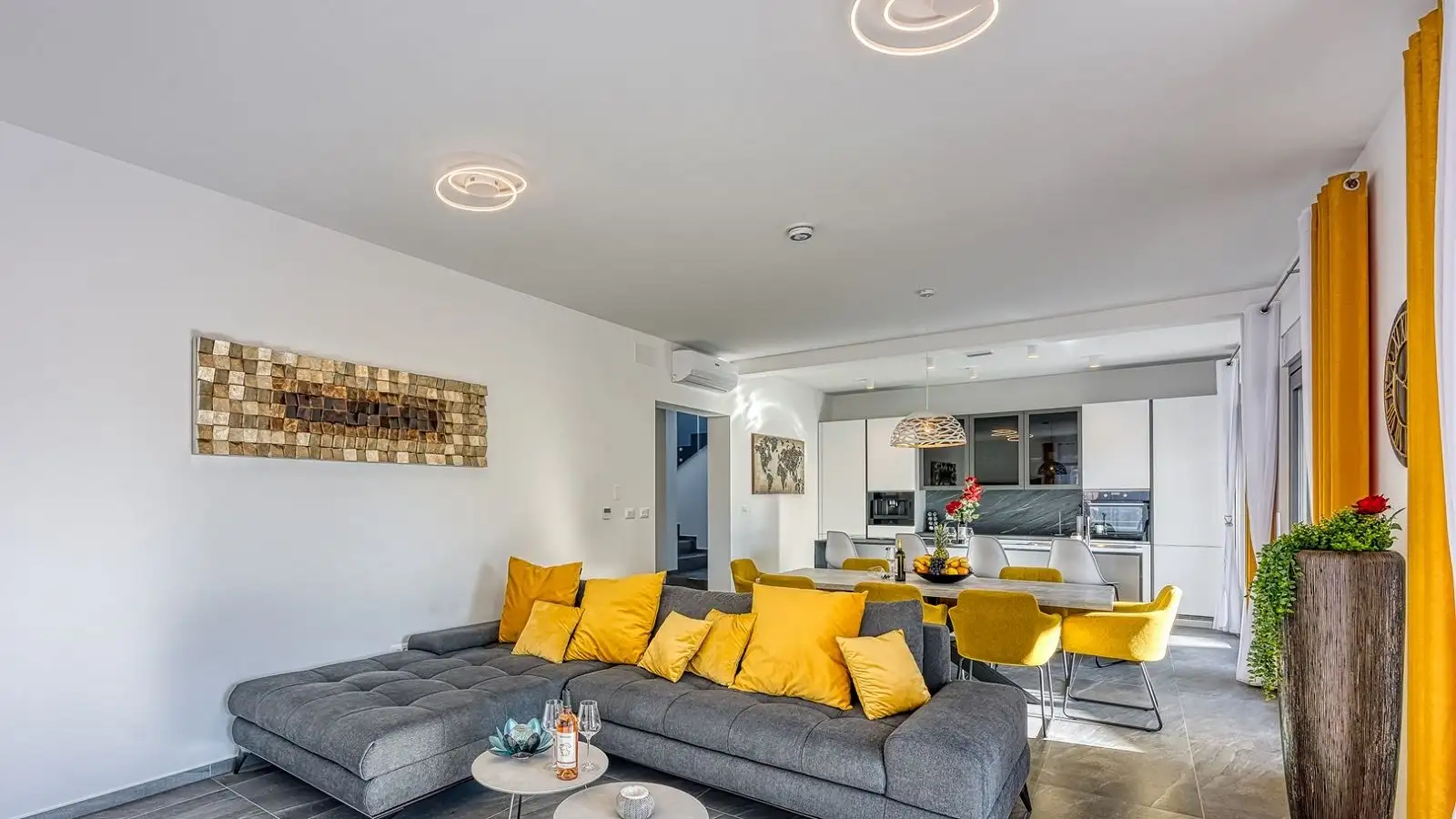 Villa 260m² in Croatia, Vabriga. Priced at 950000€ rent photo-8