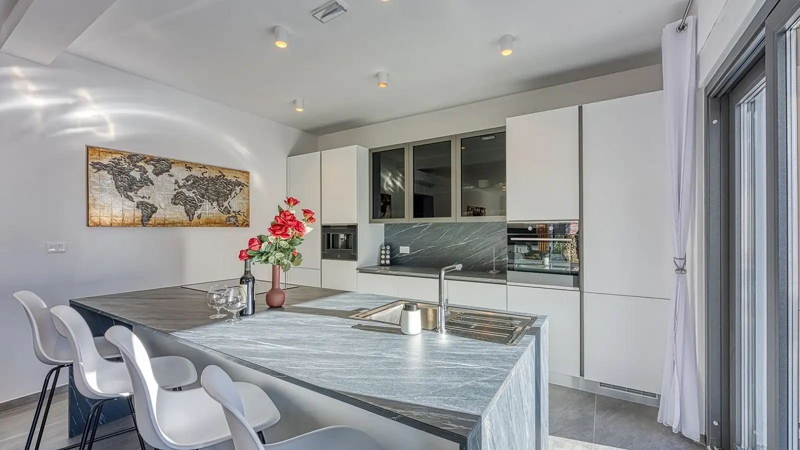 Villa 260m² in Croatia, Vabriga. Priced at 950000€ rent photo-11