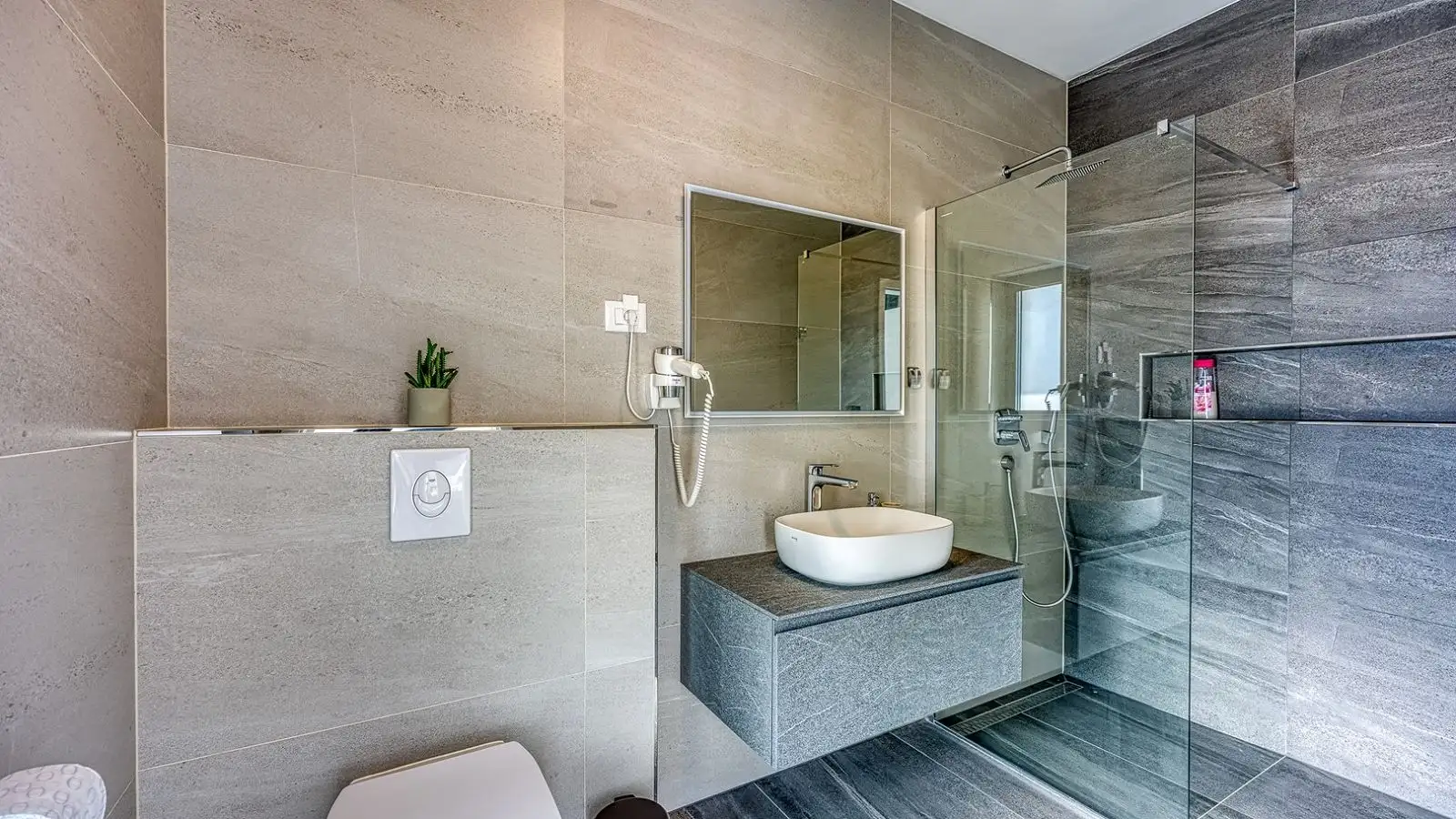 Villa 260m² in Croatia, Vabriga. Priced at 950000€ rent photo-24